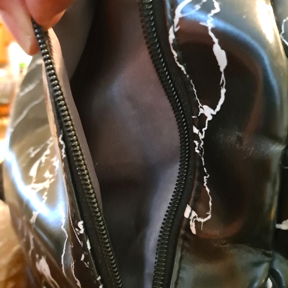 🎒 Marble ⚫️⚪️ Vegan Leather Purse, Shoulder Bag, Backpack or Diaper Bag - Picture 10 of 14